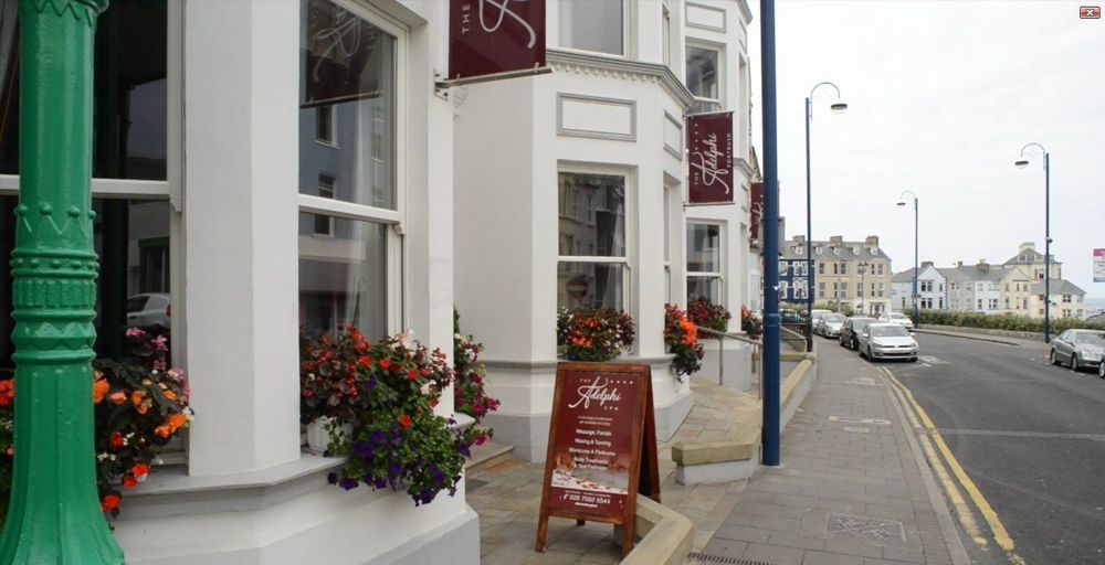 Portrush Adelphi Hotel Luaran gambar The exterior of the restaurant in 2007